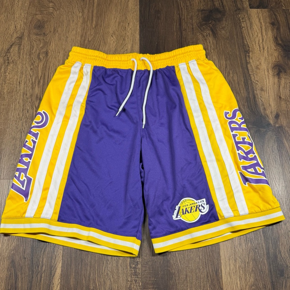 LA Lakers NBA Men’s Training Basketball Draw String Shorts Size XL Yellow Purple